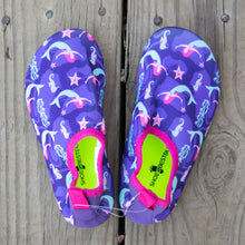 Load image into Gallery viewer, Kids Patterned Watershoes (3 colors)
